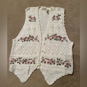 Yarnworks White Knit Vest with Floral Embroidery